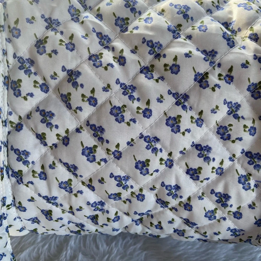 Quilted Floral Duffel Bag/with front pocket-
Navy Forget-Me-Not Print - Picture 4 of 4